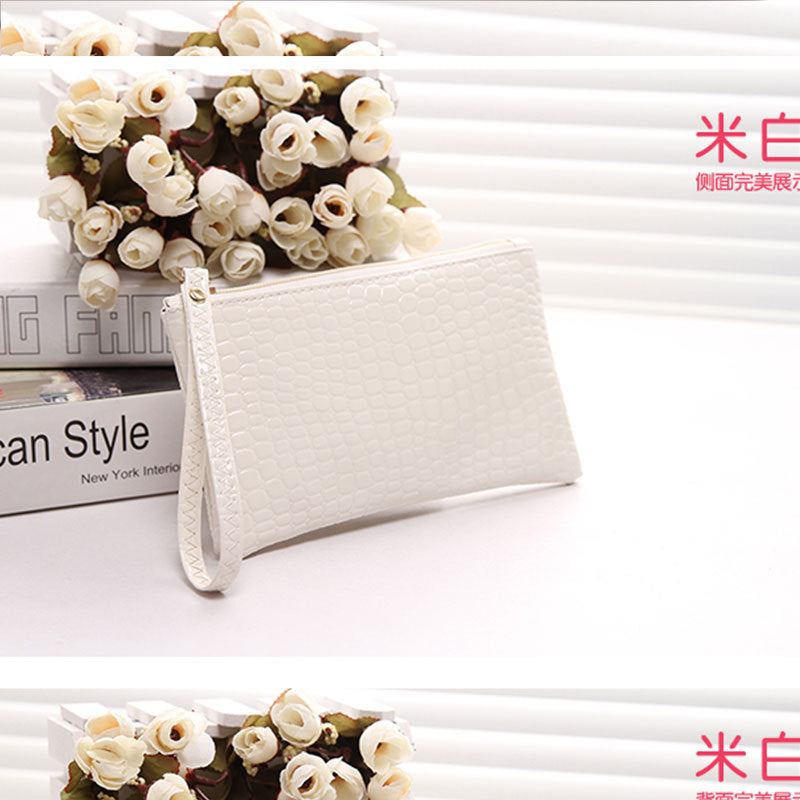 Portafoglio Donna in PU Effetto Coccodrillo 19×11 cm con Zip.